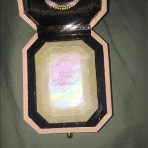 Too Faced Diamond Light Highlighter